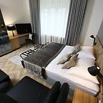 Urban Boutique Center מלון