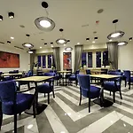 מלון Urban Boutique Center 4*