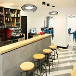 Urban Boutique Center מלון