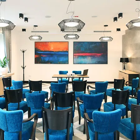 Urban Boutique Center Hotel 4*