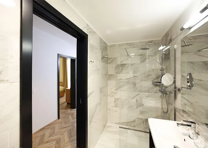 فندق Urban Boutique Center 4*