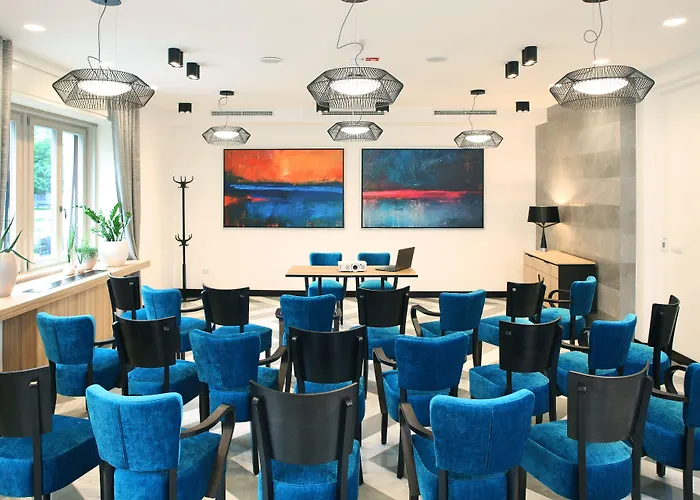 Urban Boutique Center فندق 4*